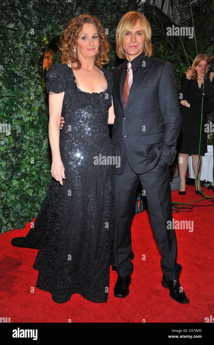 Melissa Leo, Marc Bouwer aux arrivées de QVC Red Carpet Party Style, Four Seasons Hotel, Los Angeles, CA 25 février 2011. Photo par : Gregorio T. Binuya/Everett Collection Banque D'Images