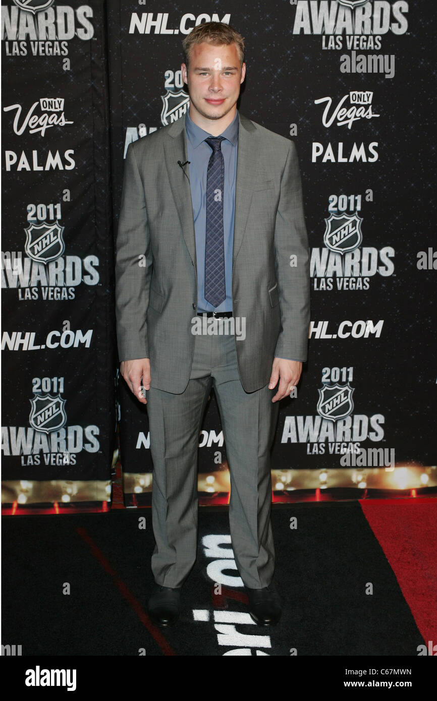 Dustin Brown aux arrivées pour 2011 Ligue nationale de hockey NHL AWARDS, Palms Casino Resort Hotel, Las Vegas, NV le 22 juin 2011. Photo par : James Atoa/Everett Collection Banque D'Images