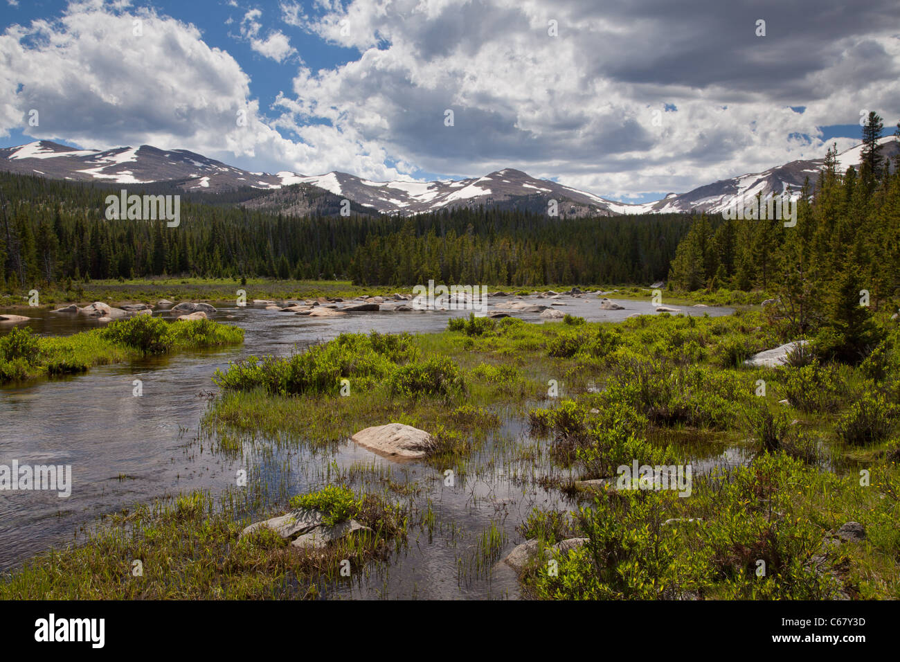 En vertu de son Lac Bighorn, Pic Pic Nuage Désert, Bighorn National Forest, Wyoming Banque D'Images