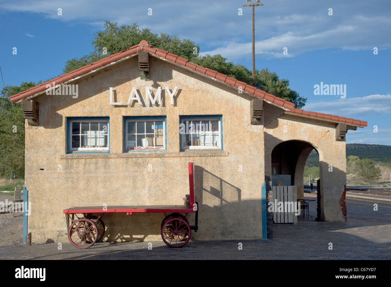 Lamy Amtrak station, construite en 1909 par l'Atchison, Topeka and Santa Fe Railway, terminus pour le Santa Fe Southern Railway. Banque D'Images