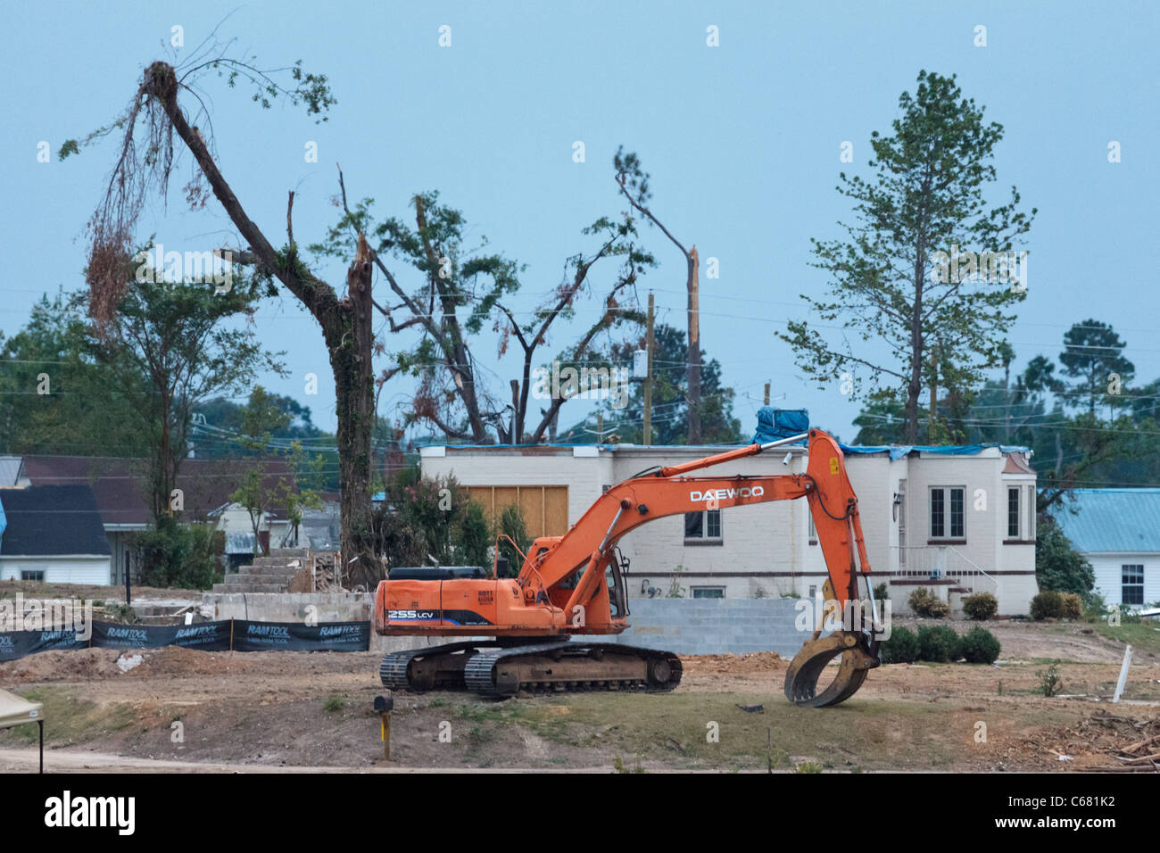 Une partie des dommages dus à l'April 27, 2011 des tornades, Tuscaloosa, en Alabama comme vue 6 semaines plus tard le 16 juin. Banque D'Images