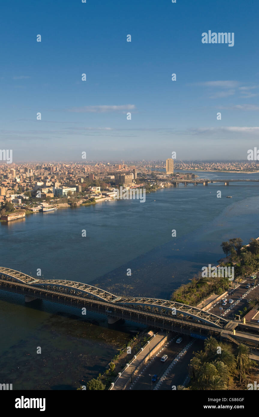 Nil et la ville du Caire Egypte Banque D'Images