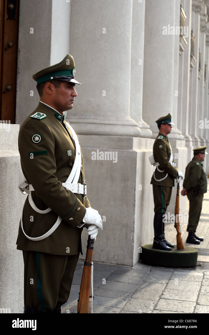 En dehors des gardiens de l'entrée de l'Palicio de la Moneda. Santiago, Chili, Amérique du Sud Banque D'Images