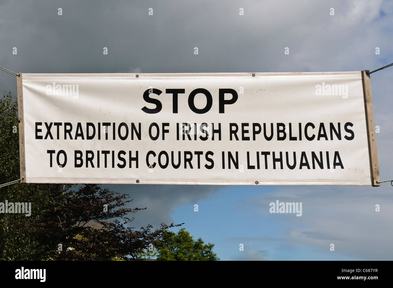 Inscrivez-vous pour demander au gouvernement d'arrêter l'extradition de Liam Campbell, un républicain irlandais accusé de traiter dans les bras, pour les tribunaux britanniques en Lituanie Banque D'Images