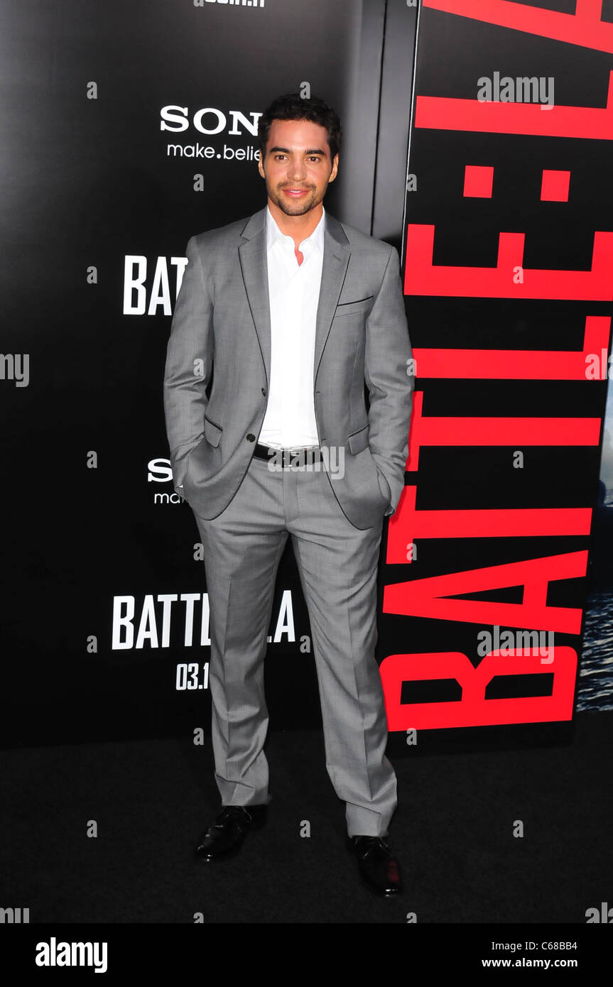 Ramon Rodriguez aux arrivées de Battle : LOS ANGELES Premiere, Regency Village Theatre, Los Angeles, CA 8 mars 2011. Photo par : Banque D'Images