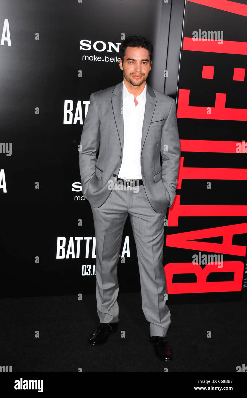 Ramon Rodriguez aux arrivées de Battle : LOS ANGELES Premiere, Regency Village Theatre, Los Angeles, CA 8 mars 2011. Photo par : Banque D'Images