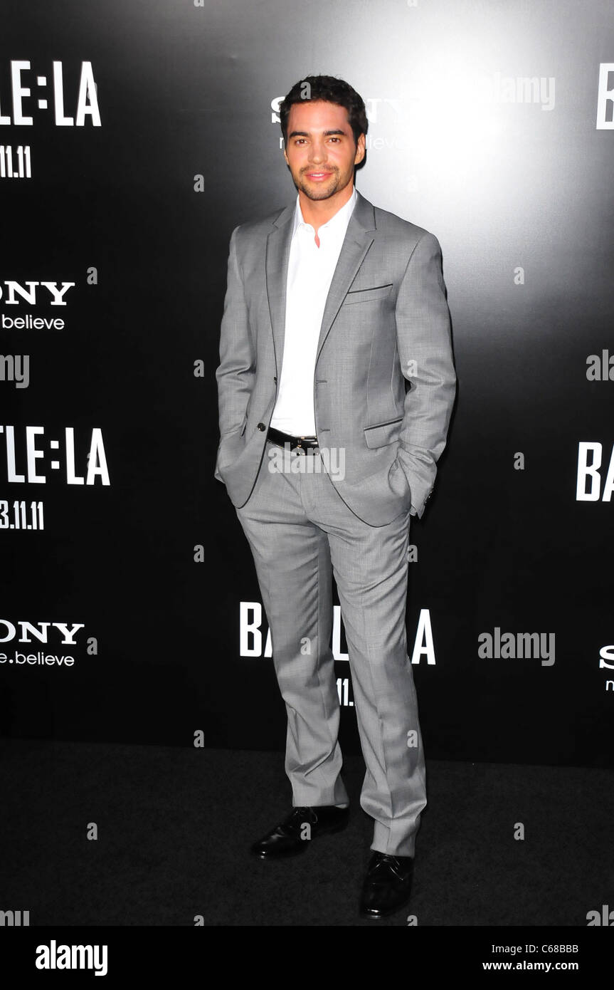 Ramon Rodriguez aux arrivées de Battle : LOS ANGELES Premiere, Regency Village Theatre, Los Angeles, CA 8 mars 2011. Photo par : Banque D'Images