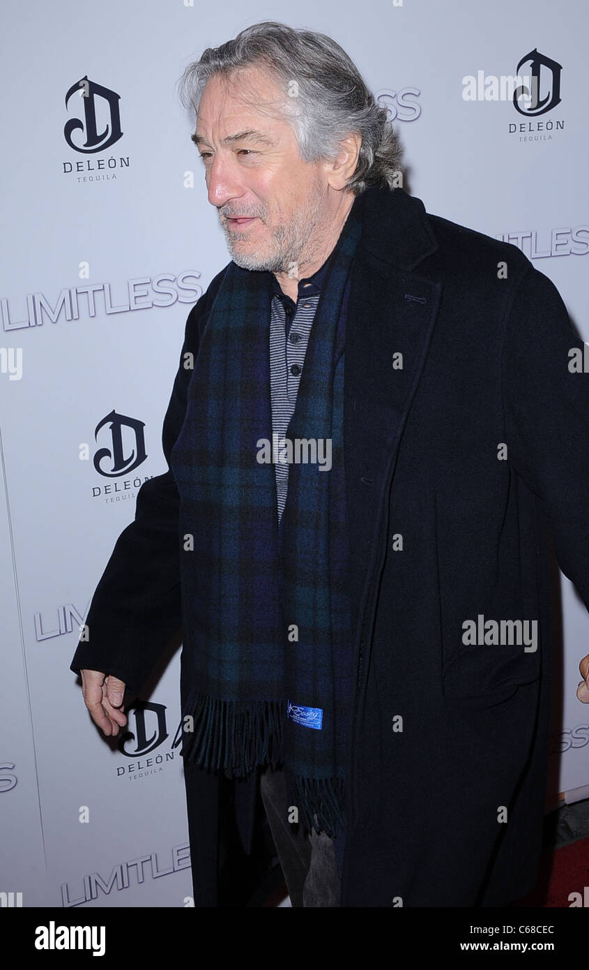 Robert De Niro aux arrivées pour Premiere sans limites, Regal Union Square Stadium 14 Theatre, New York, NY 8 mars 2011. Photo par : Banque D'Images