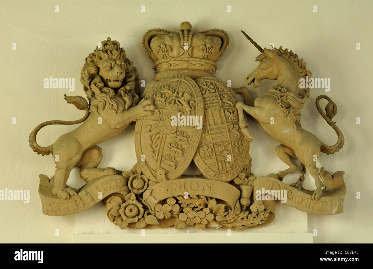 Armoiries royales sculptées dans l'église All Saints, Beeby, Leicestershire, England, UK Banque D'Images