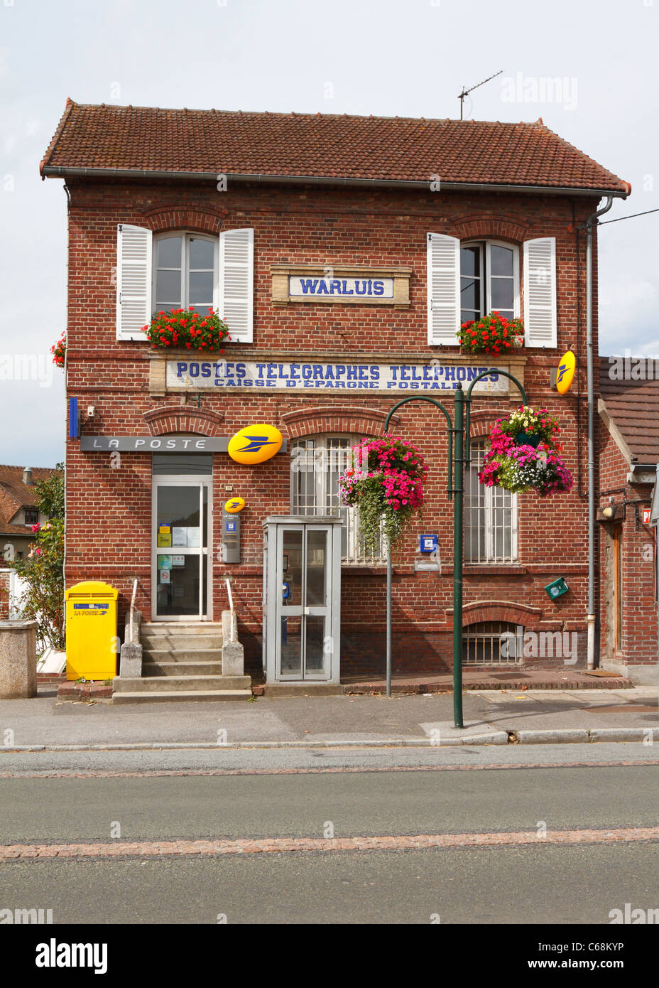 La Poste attrayant, bureau de poste à Warluis près de Beauvais, France, Europe. Banque D'Images