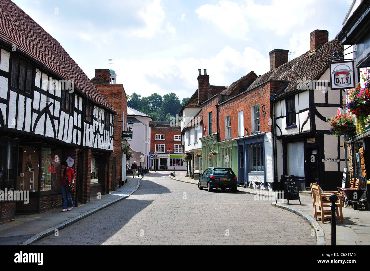 La rue de l'église, Godalming, Surrey, Angleterre, Royaume-Uni Banque D'Images