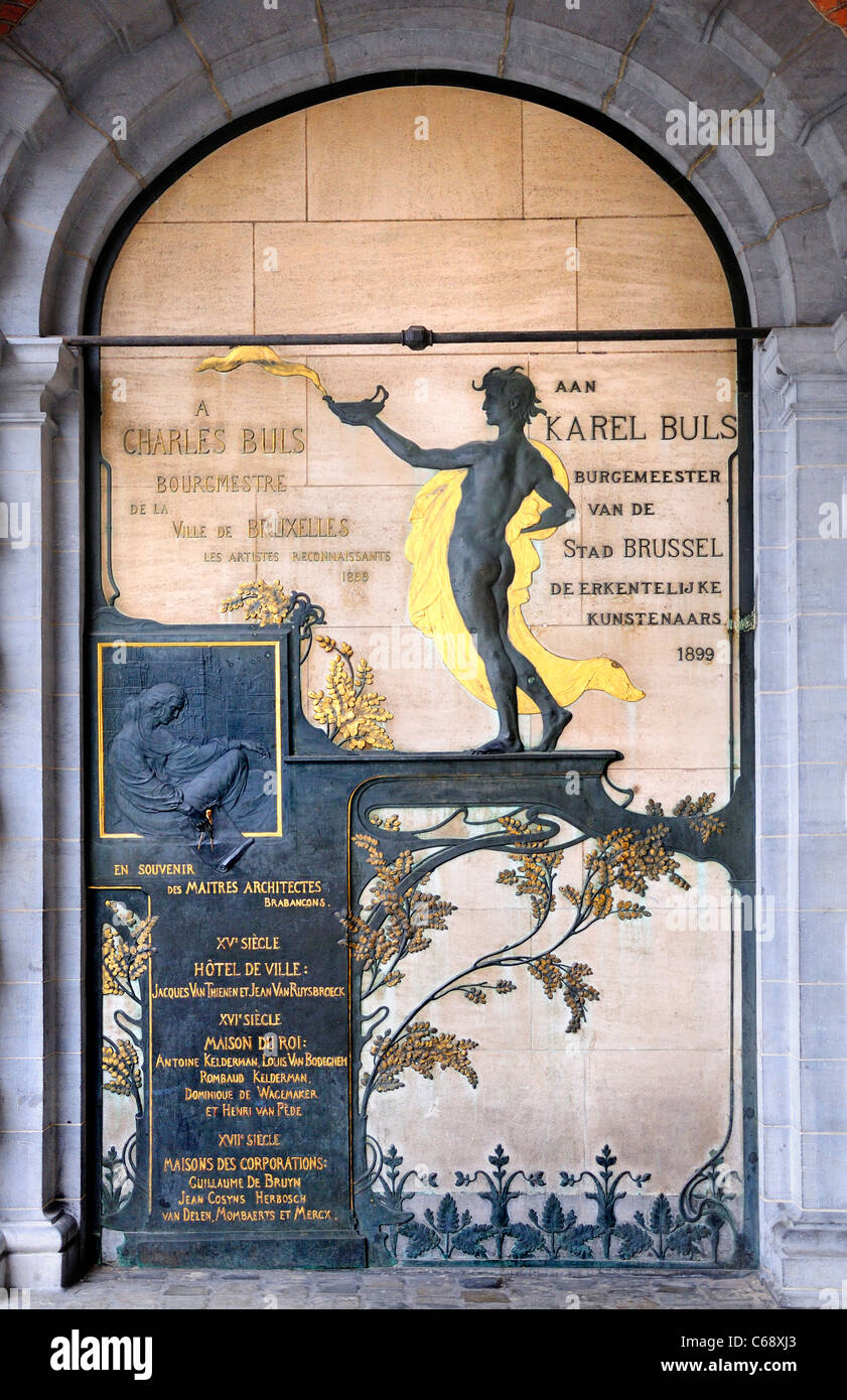 Bruxelles, Belgique. Monument à Charles Buls / Karel Buls (Maire de Bruxelles) à côté de la Grand Place d'arcade. Banque D'Images