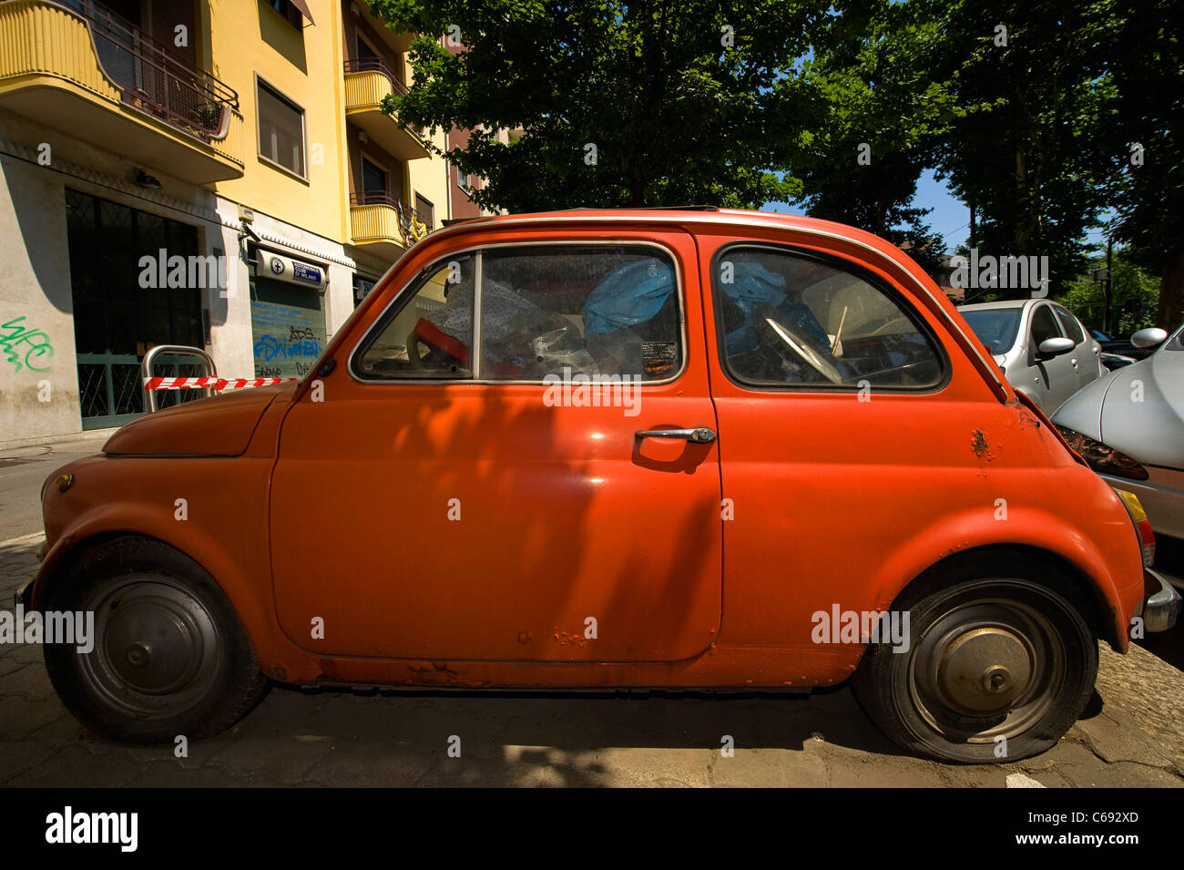 Old orange fiat 500 in Banque de photographies et d’images à haute ...