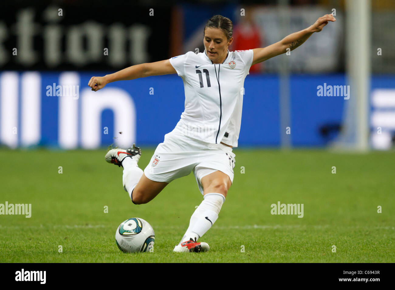 Alex Krieger des États-Unis établit à lancer la balle pendant la Coupe du Monde féminine de la fifa finale contre le Japon, le 17 juillet 2011. Banque D'Images