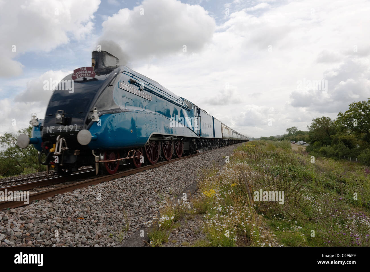 A4 Pacific 'DDominion de la Nouvelle-Zélande' en vitesse près de Swindon-1 Banque D'Images