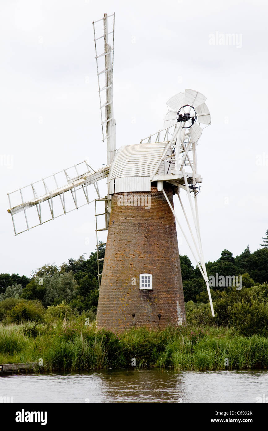 Turf Drainage Fen Mill Classic" Banque D'Images