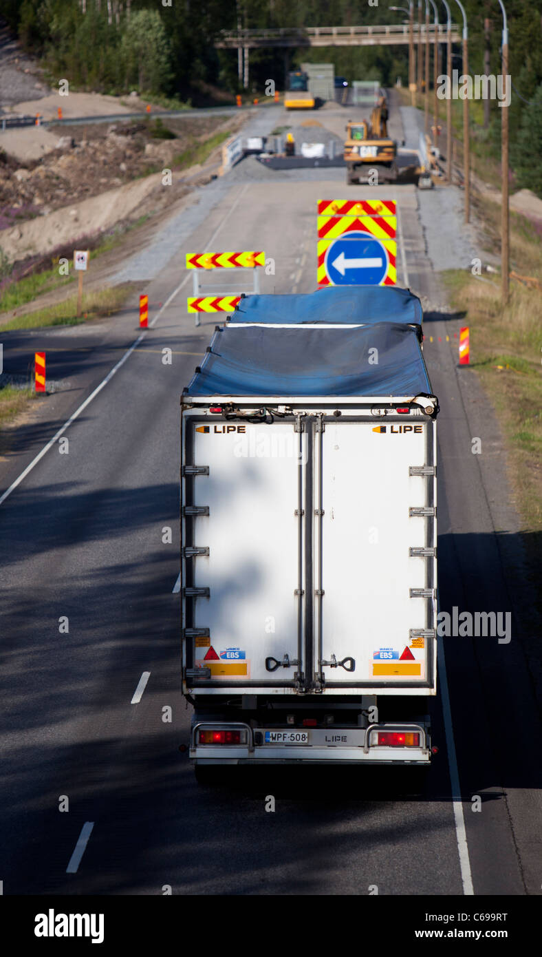 Travaux de l'autoroute , circulation détournée vers un chemin temporaire , Finlande Banque D'Images