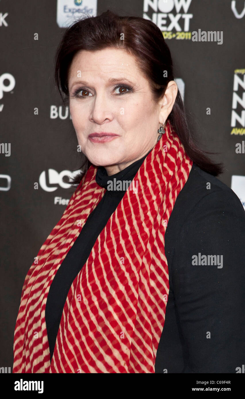 Carrie Fisher au niveau des arrivées pour le nouveau logo MAINTENANT SUIVANT Awards 2011, l'Avalon, Los Angeles, CA, le 7 avril 2011. Photo par : Emiley Schweich/Everett Collection Banque D'Images