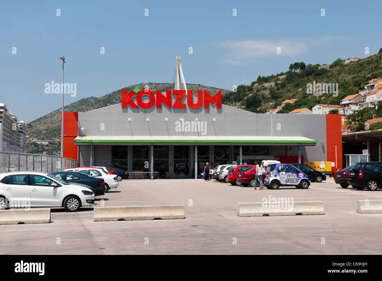 Konzum un supermarché situé au port de Gruz, Dubrovnik, Croatie. Banque D'Images
