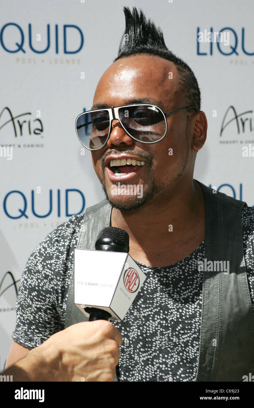 Apl.de.ap en présence de l'Apl.de.ap fonctionne à Pool Lounge liquide, Aria Resort and Casino at City Center, Las Vegas, NV, le 7 mai 2011. Photo par : James Atoa/Everett Collection Banque D'Images