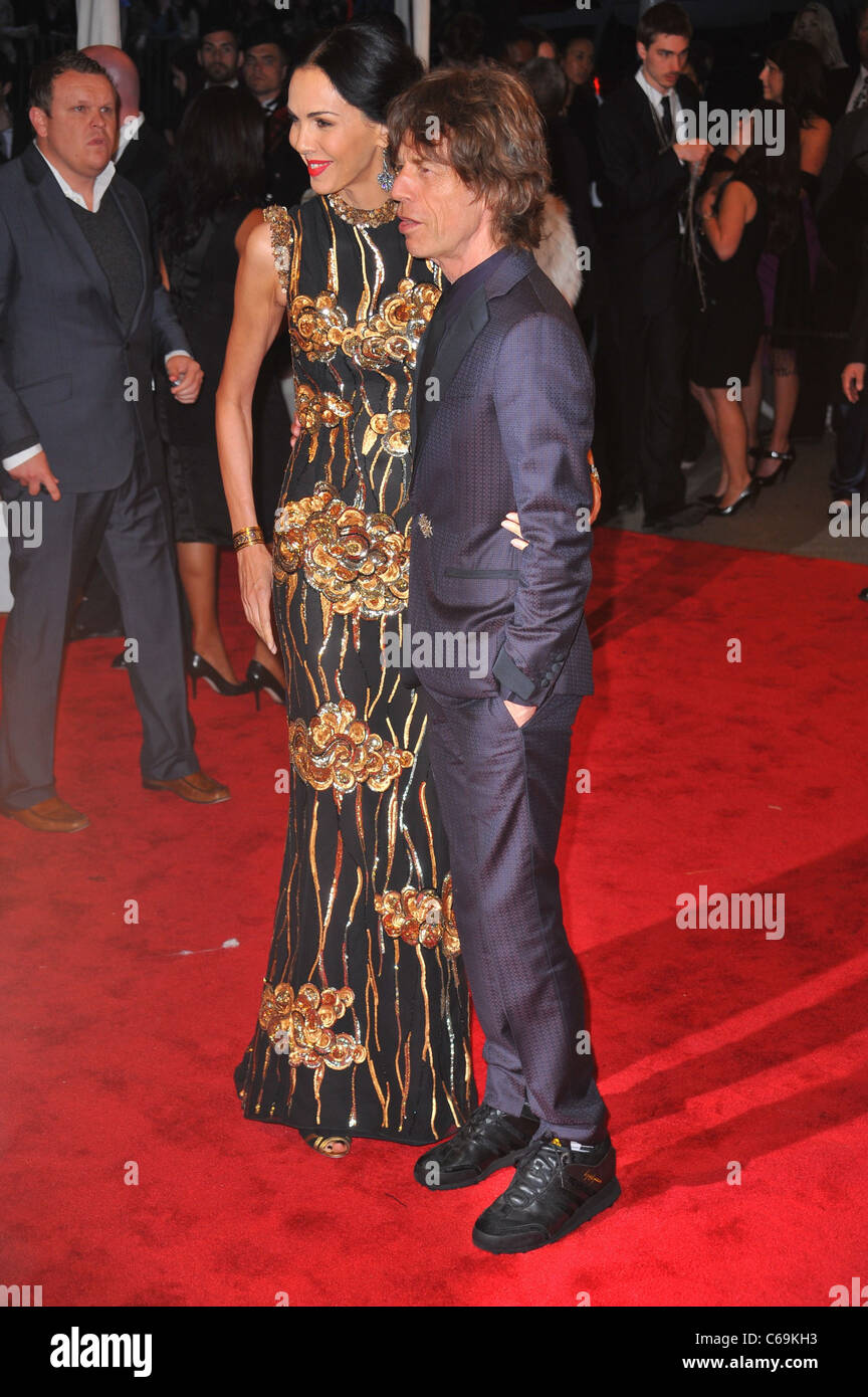 L'Wren Scott, Mick Jagger aux arrivées pour Alexander McQueen : Savage Beauty Opening Night Gala - Partie 1, Metropolitan Museum of Art Costume Institute, New York, NY Le 2 mai 2011. Photo par : Gregorio T. Binuya/Everett Collection Banque D'Images