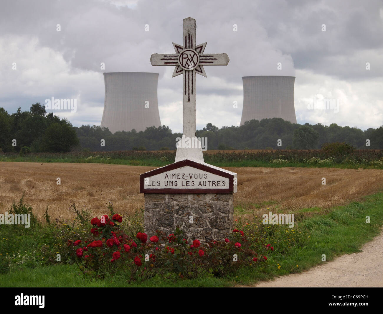 Le long de la Loire il y a beaucoup de centrales nucléaires. C'est à St Laurent des Eaux, près de Blois. France Banque D'Images