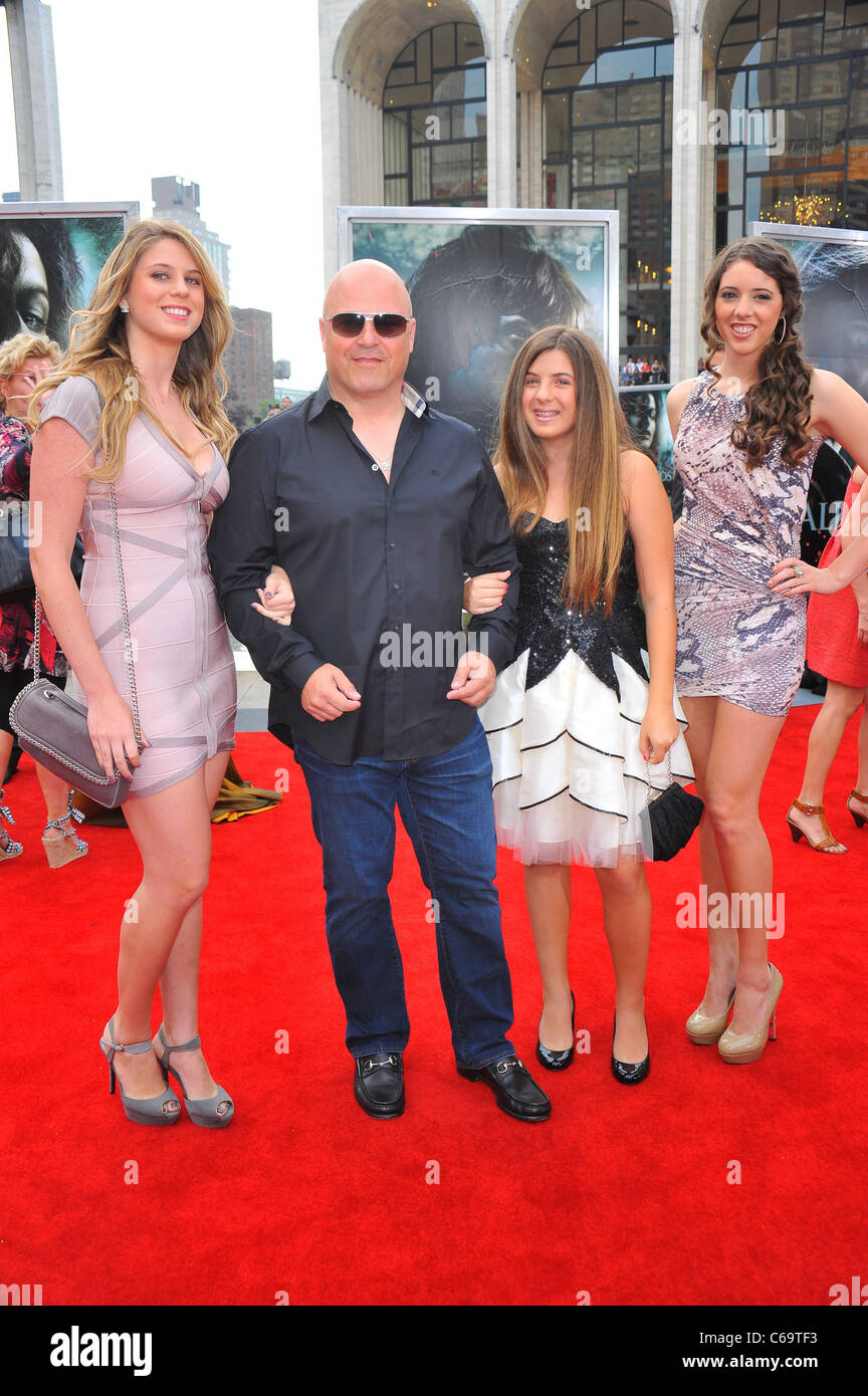 Michael Chiklis (2L) Automne Chiklis, Odessa Chiklis, invité aux arrivées pour Harry Potter et les Reliques - Partie 2 Première nord-américaine, l'Avery Fisher Hall, au Lincoln Center, New York, NY Le 11 juillet 2011. Photo par : Gregorio T. Binuya/Everett Collection Banque D'Images