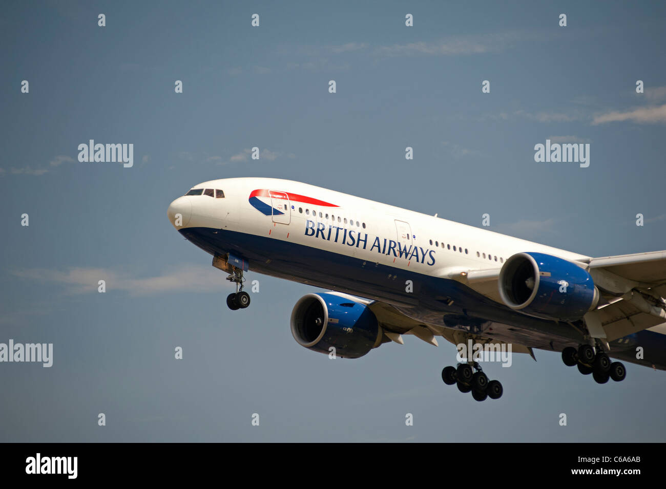 British Airways Airbus A319-131 approche de son avion Heathrow destination. 7563 SCO Banque D'Images