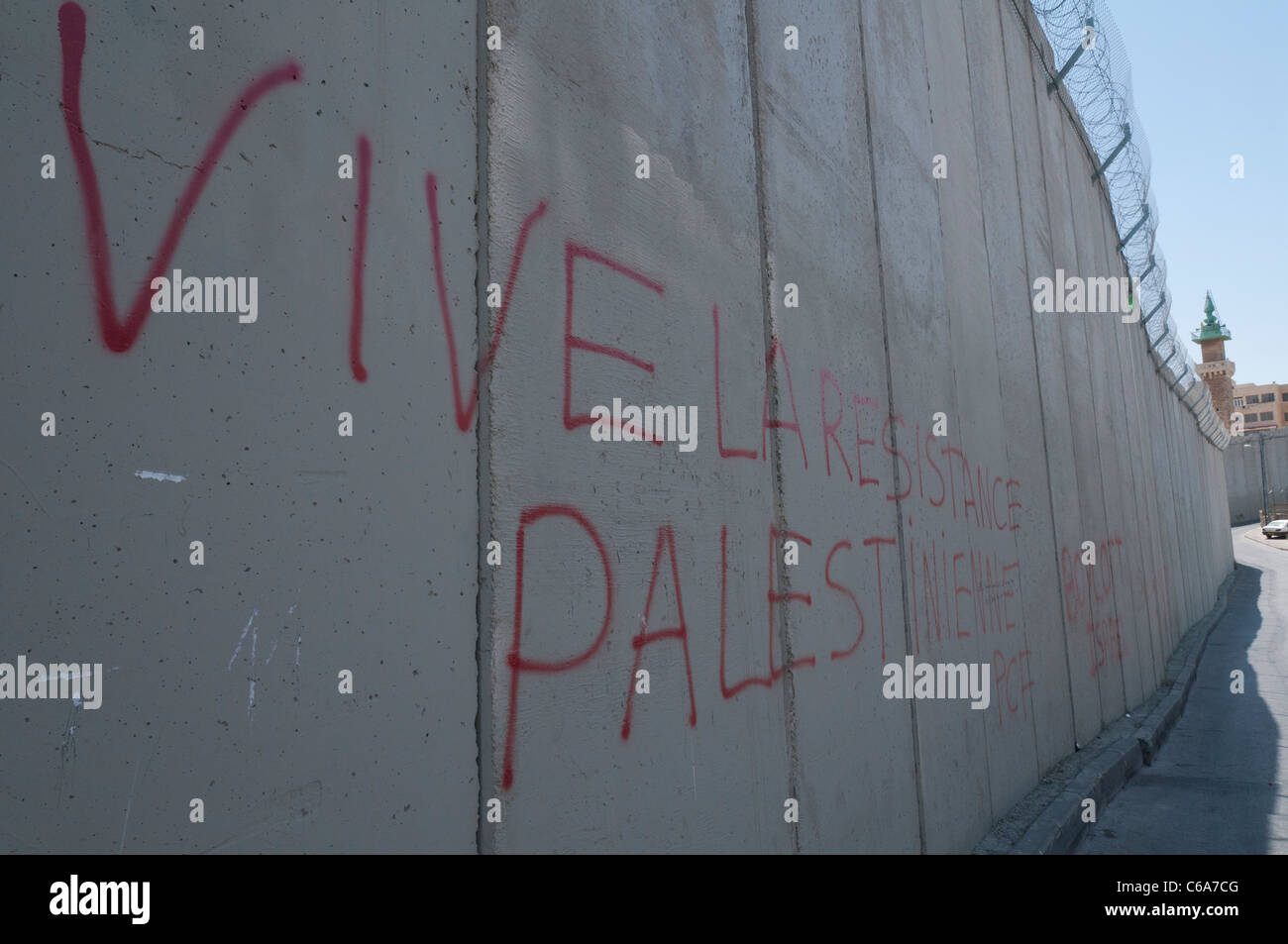 La barrière de séparation à Abu Dis de graffitis. Jérusalem. Israël Banque D'Images