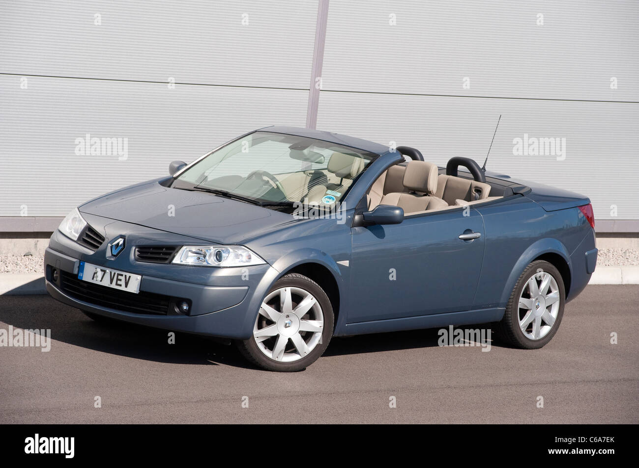 2007 Renault Mégane Coupé Cabriolet 150DCI voiture décapotable Photo Stock  - Alamy