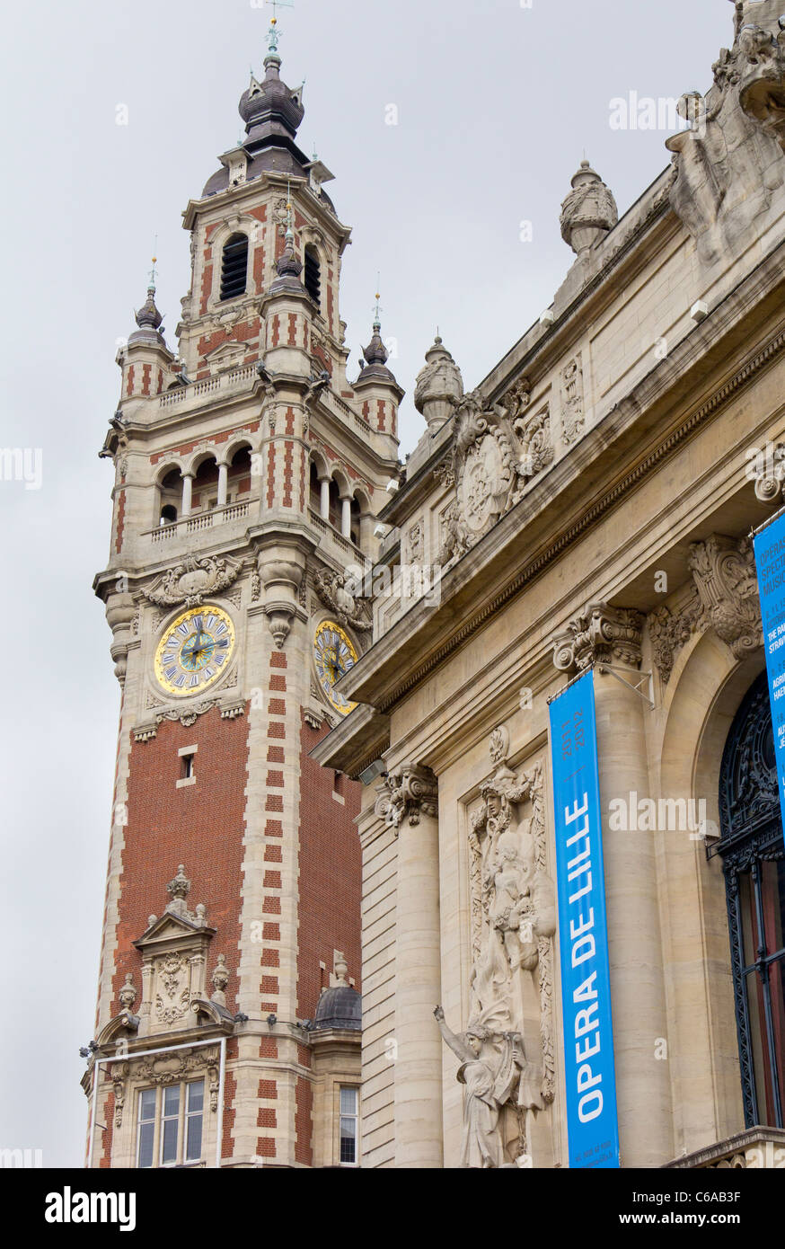Le Beffroi et l'Opéra de Lille, ville de Lille, Nord-Pas de Calais, France Banque D'Images