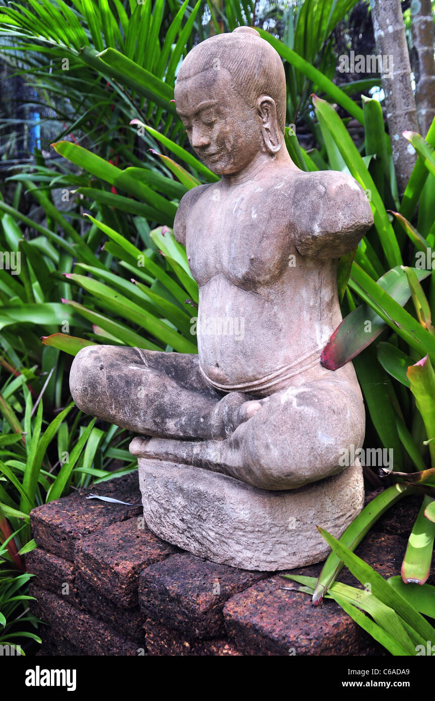 Statue de Bouddha - Portrait d'une mystérieuse à visage bouddhiste Banque D'Images