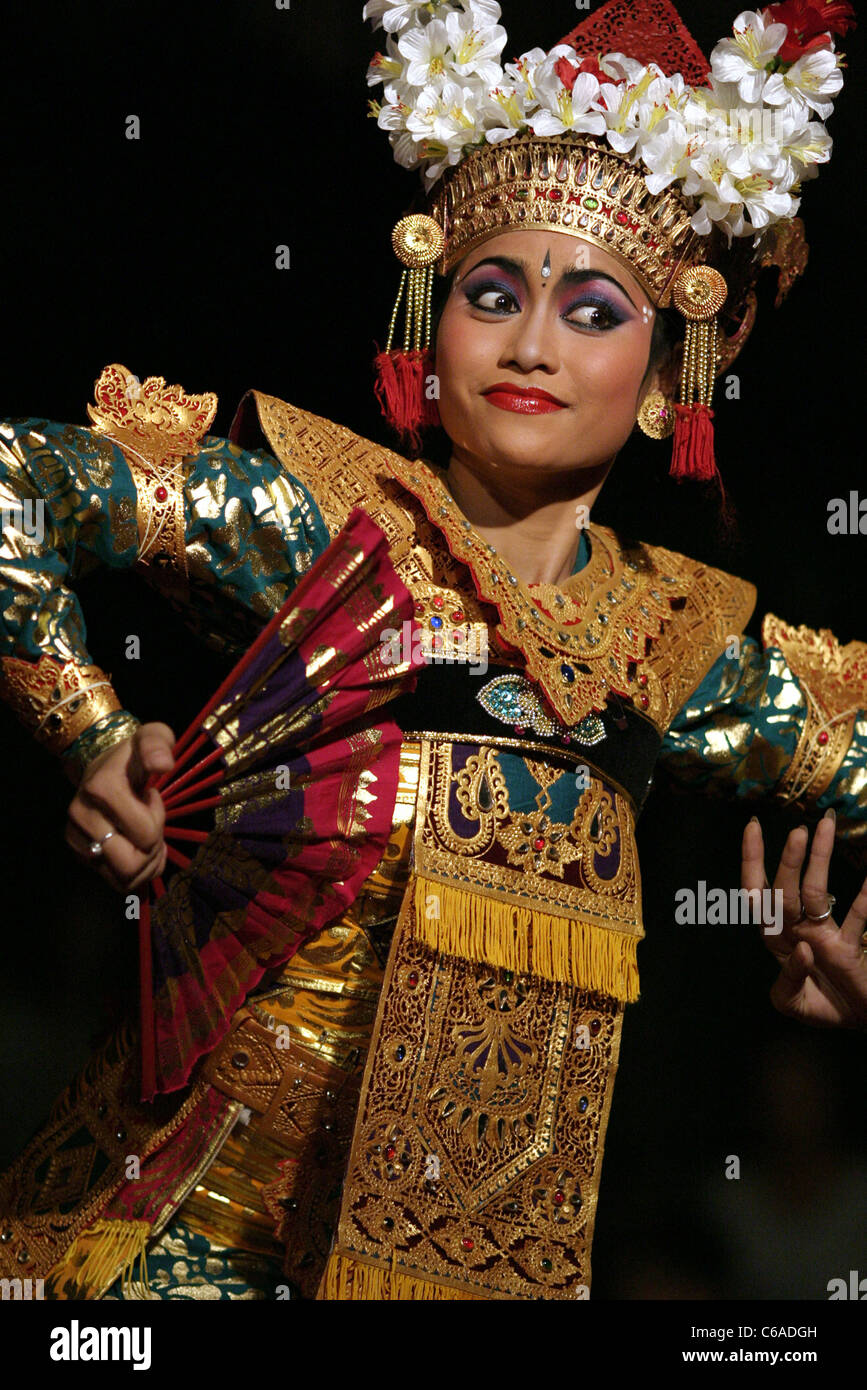 Au cours de l'exécution de danseur Gamelan Bali Arts Festival à Wedhi Taman Budaya Art Centre. Banque D'Images