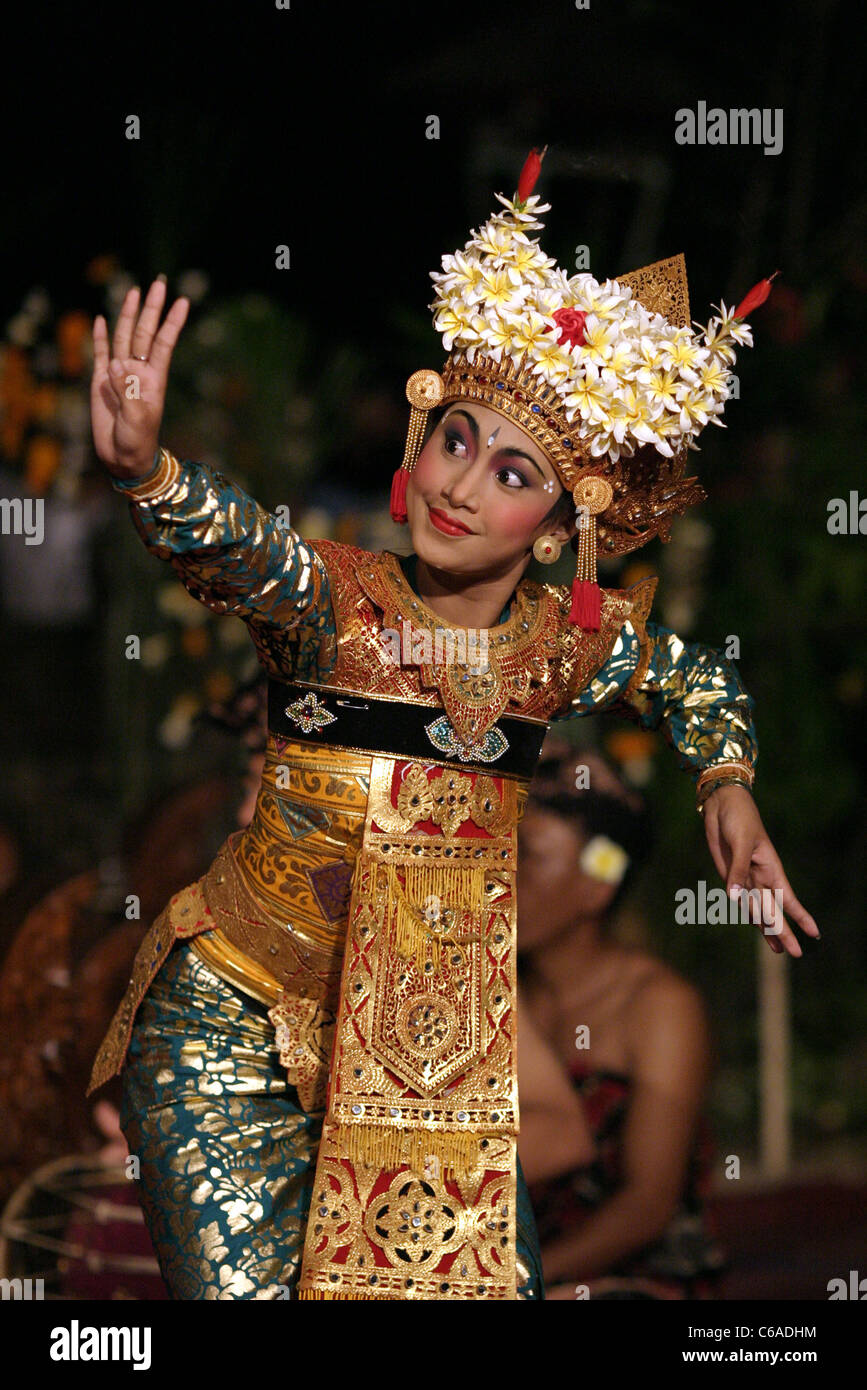 Au cours de l'exécution de danseur Gamelan Bali Arts Festival à Wedhi Taman Budaya Art Centre. Banque D'Images