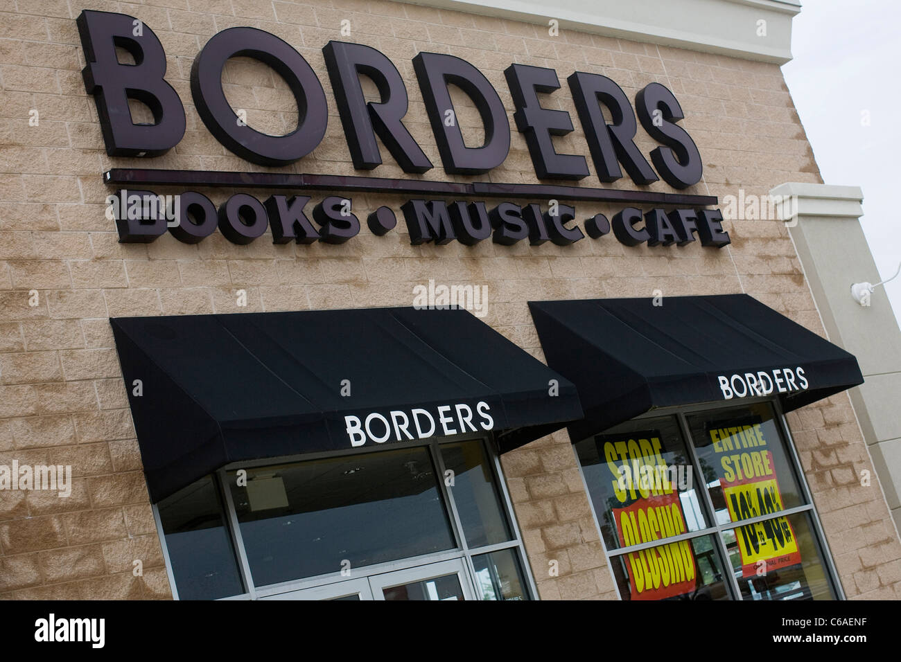 Borders Books un magasin avec un 'Fermeture de l'entreprise" bannière. Banque D'Images