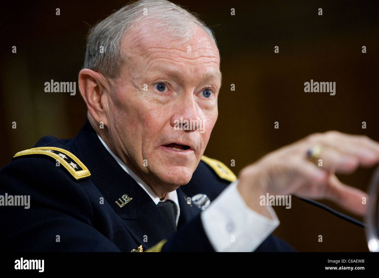 Le général d'armée Martin Dempsey au cours de son audience de confirmation du Sénat pour devenir chef de l'état-major interarmées. Banque D'Images