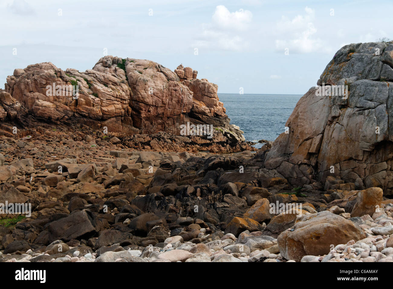Des rochers près de paon phare, île de Bréhat (Côtes d'Armor, Bretagne, France). Banque D'Images