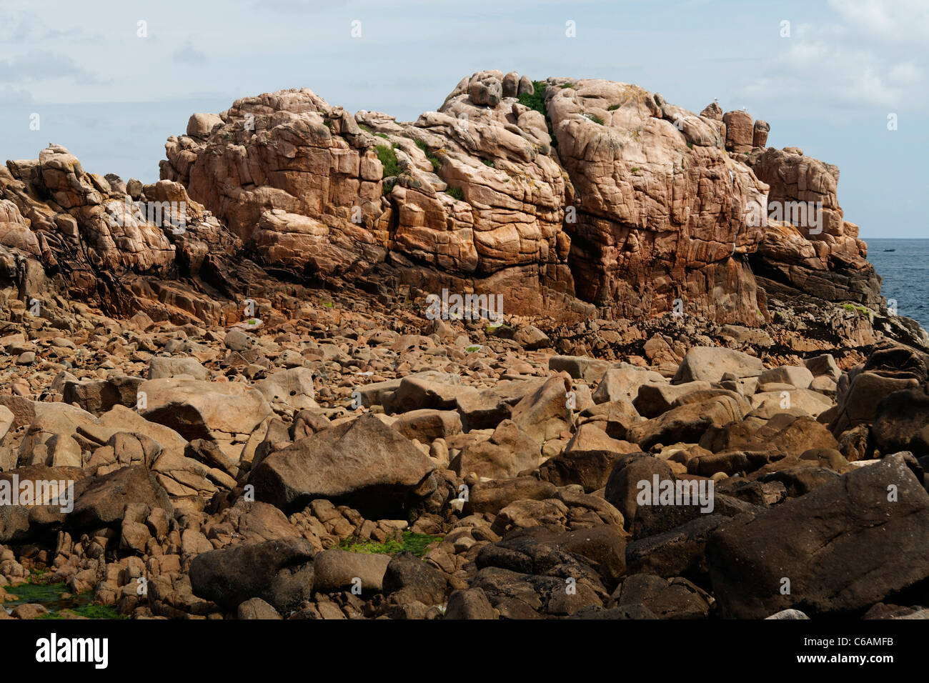 Des rochers près de paon phare, île de Bréhat (Côtes d'Armor, Bretagne, France). Banque D'Images