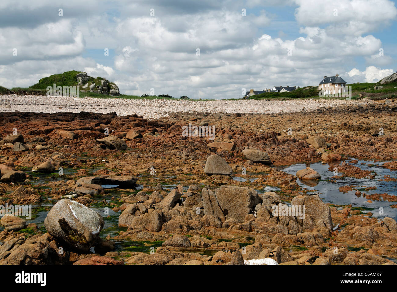 Marée basse près de paon phare, île de Bréhat (Côtes d'Armor, Bretagne, France). Banque D'Images