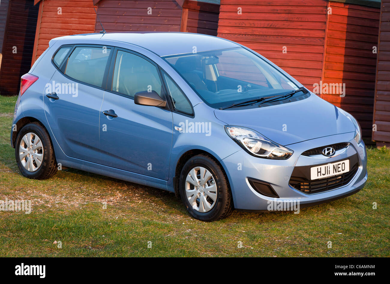 Hyundai iX20 berline bleu reg 11 estate monospace compact carbeach abris Stop and Go Intelligent la technologie ISG réduire les émissions de CO2 Banque D'Images