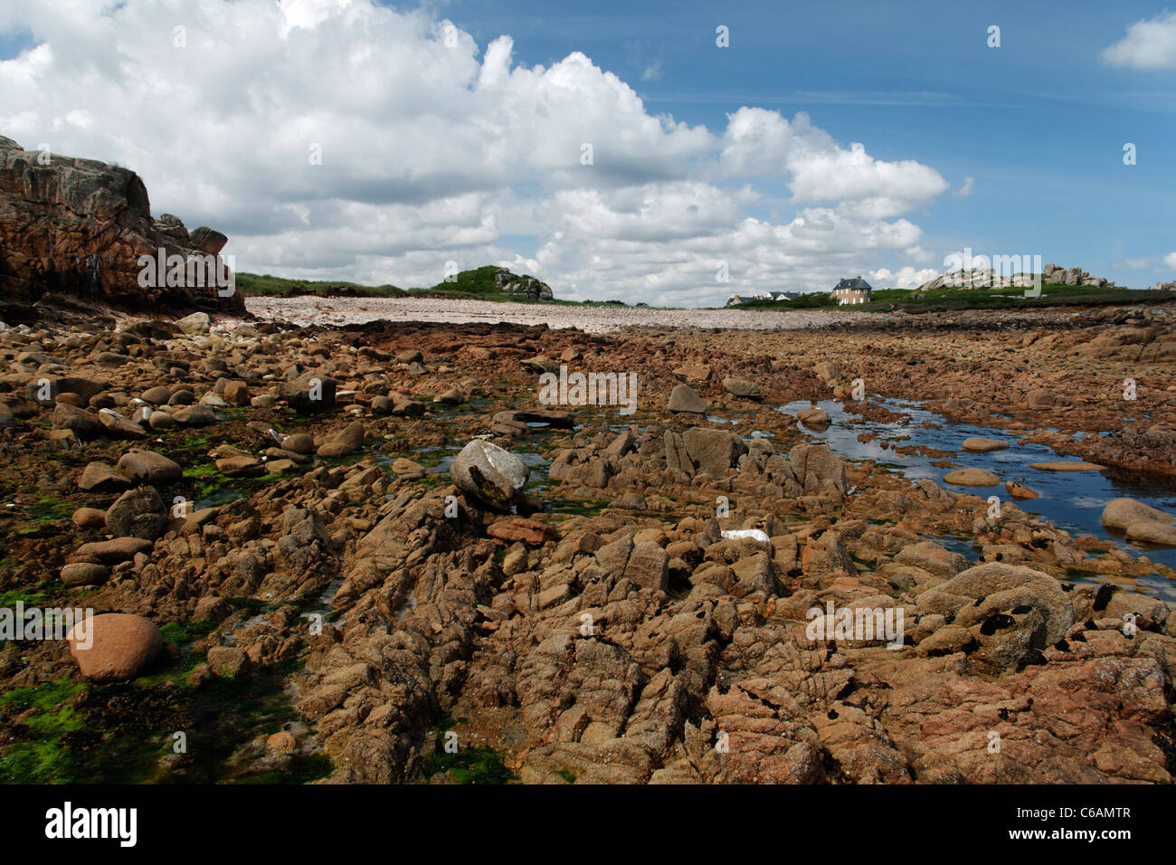 Marée basse près de paon phare, île de Bréhat (Côtes d'Armor, Bretagne, France). Banque D'Images