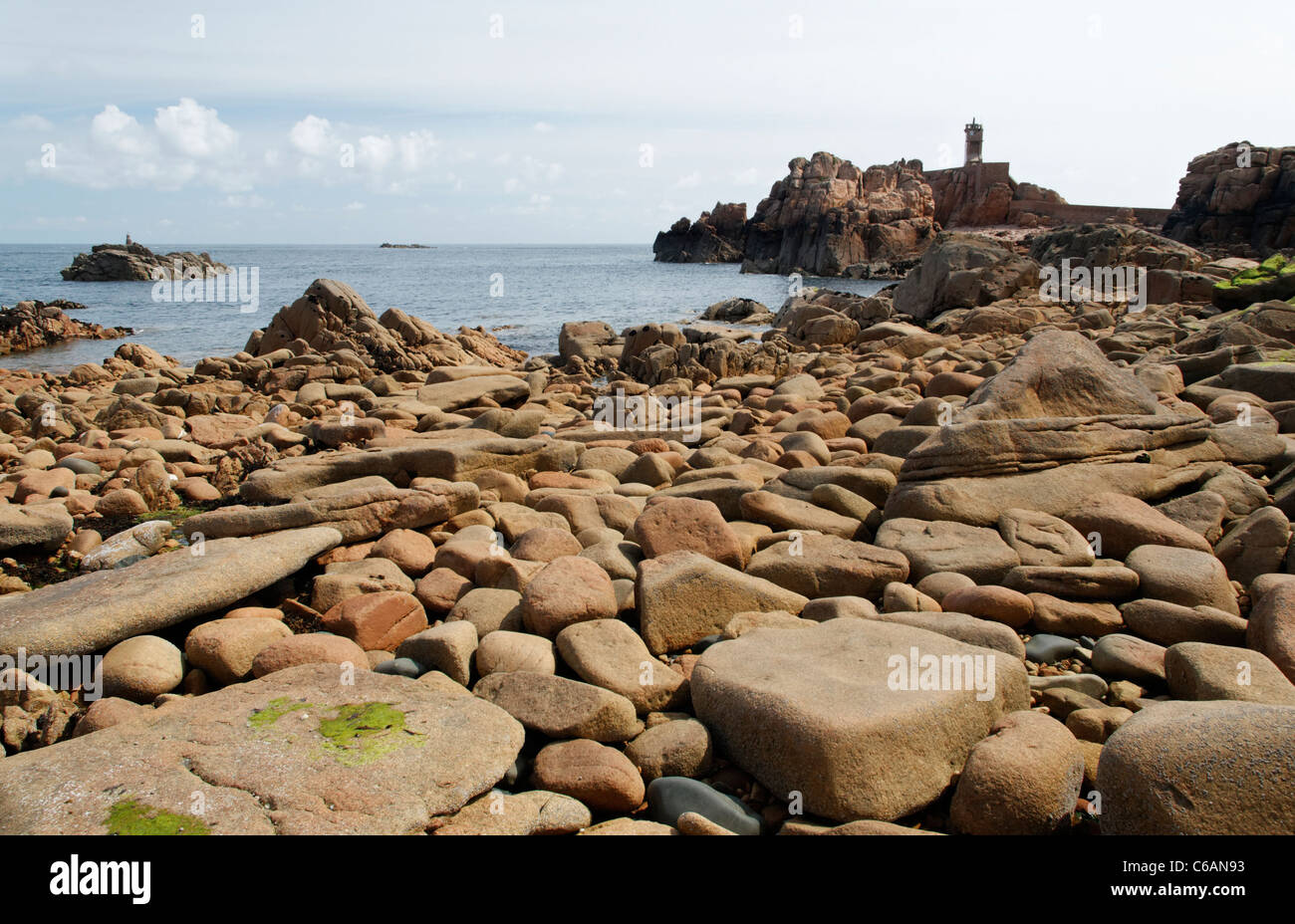Des rochers près de paon phare, île de Bréhat, Bretagne, France. Banque D'Images