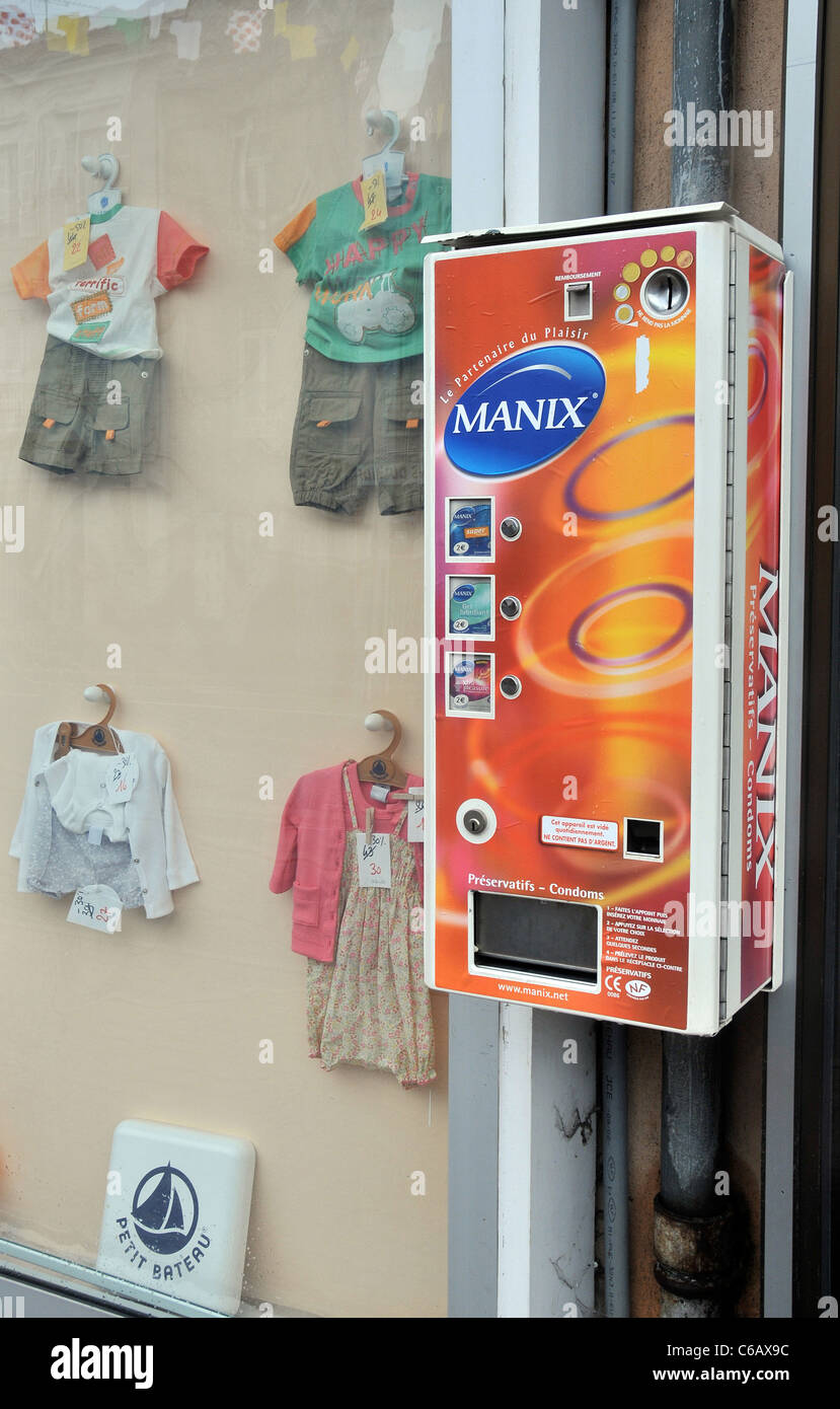 Distributeur automatique de préservatifs Banque de photographies et  d'images à haute résolution - Alamy