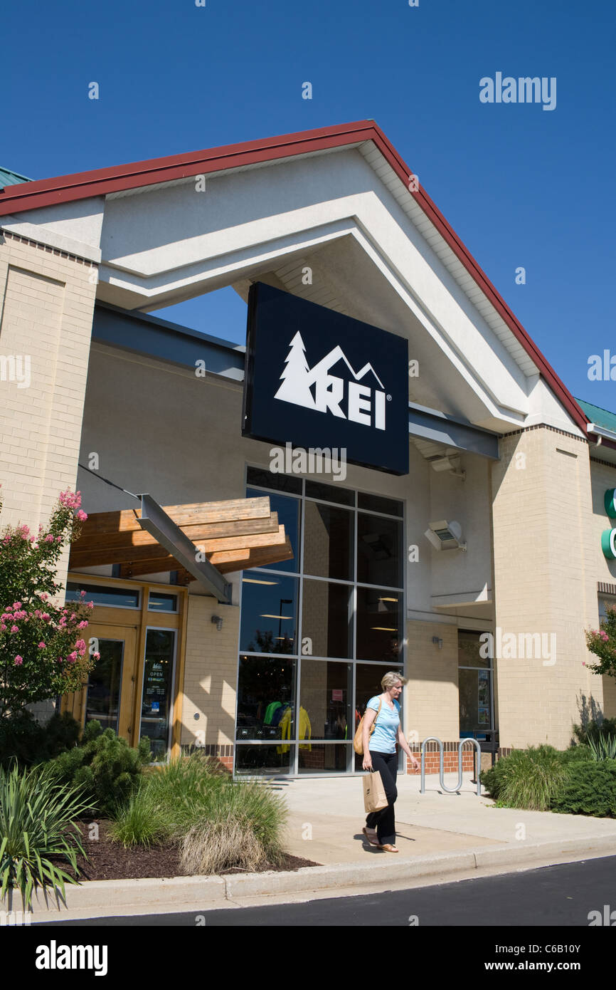 REI est une franchise magasin de détail qui vend des fournitures de camping et de plein air Banque D'Images