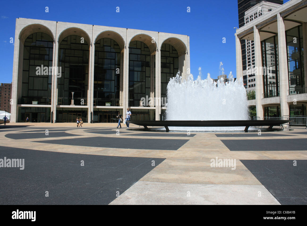 Plaza au Lincoln Center, New York City. Banque D'Images