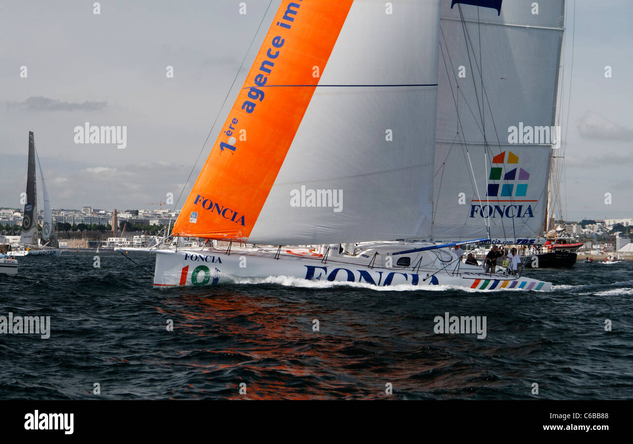 Foncia : Classe IMOCA 60, mono hull, Michel Desjoyeaux a gagné le Vendée Globe 2008-2009 avec ce bateau de course. Brest, France Banque D'Images