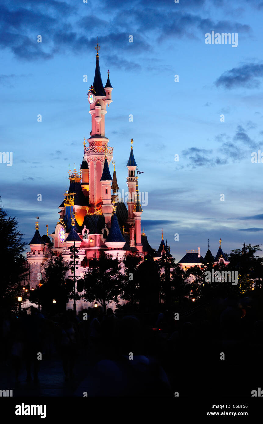 Château de La Belle au bois dormant. Fantasyland, Disneyland, Paris, France. Banque D'Images