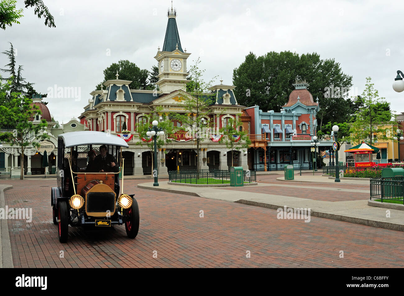 Place de la ville et l'Hôtel de ville, rue Principale. Disneyland Paris. Banque D'Images