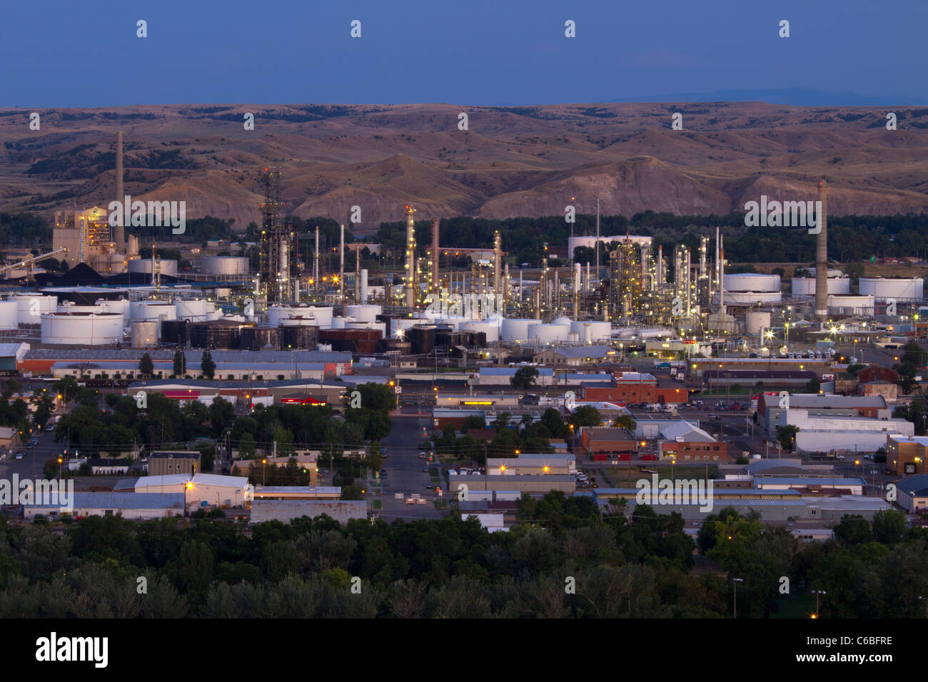Raffinerie de pétrole à la périphérie de Billings, Montana Photo Stock -  Alamy