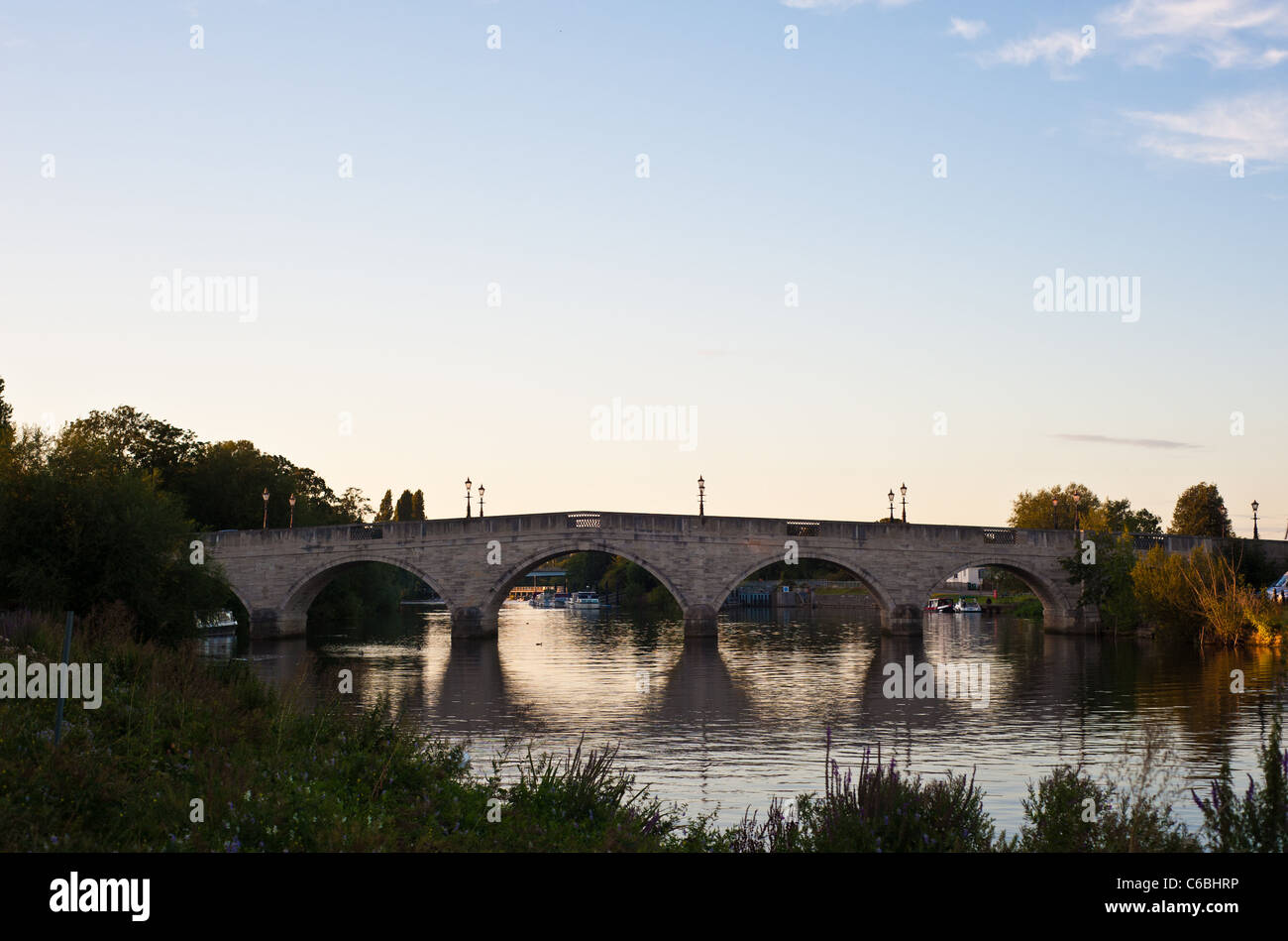 Pont sur la Tamise à Chertsey Banque D'Images